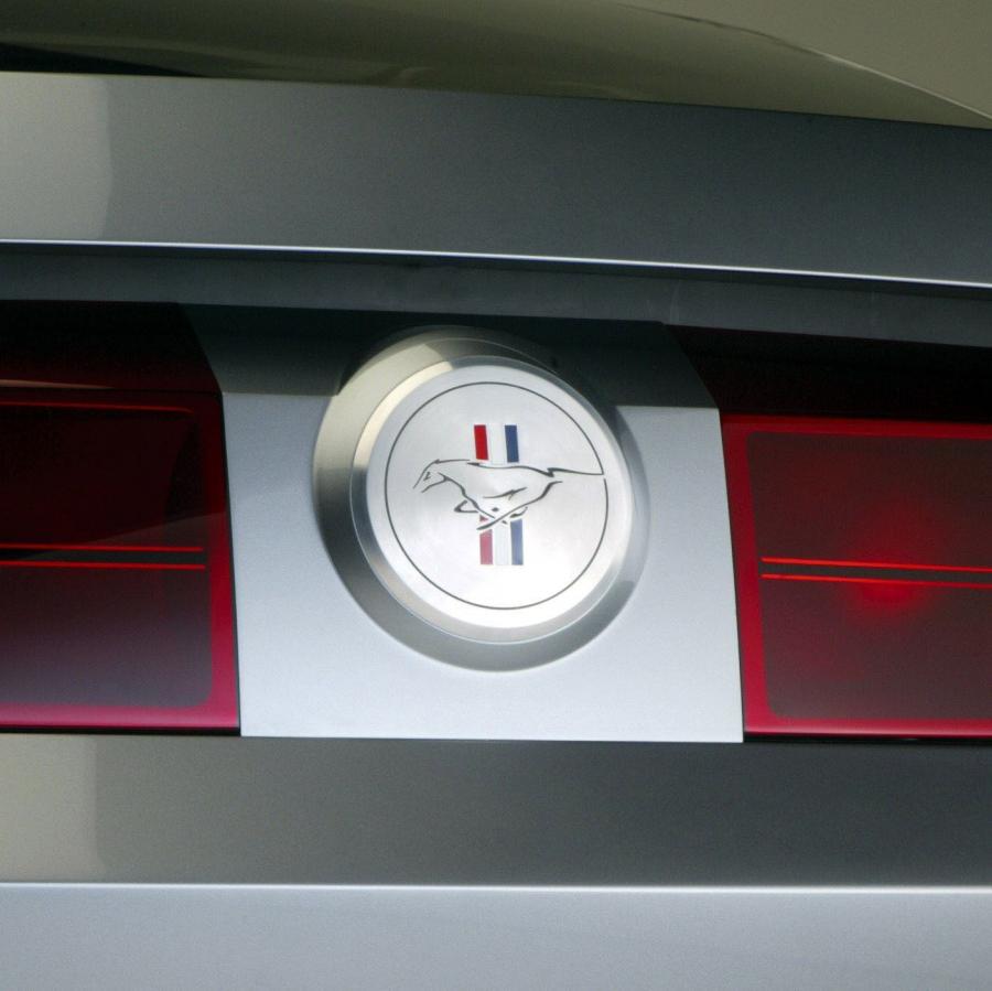  Ford Mustang GT Concept 2003 года  (фото 13 из 31)